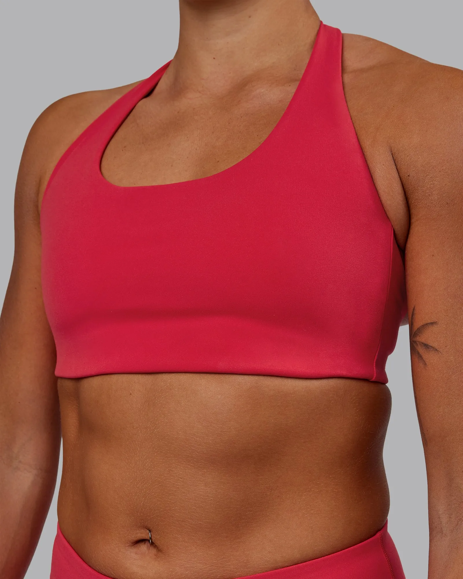 Challenger Sports Bra - Scarlet