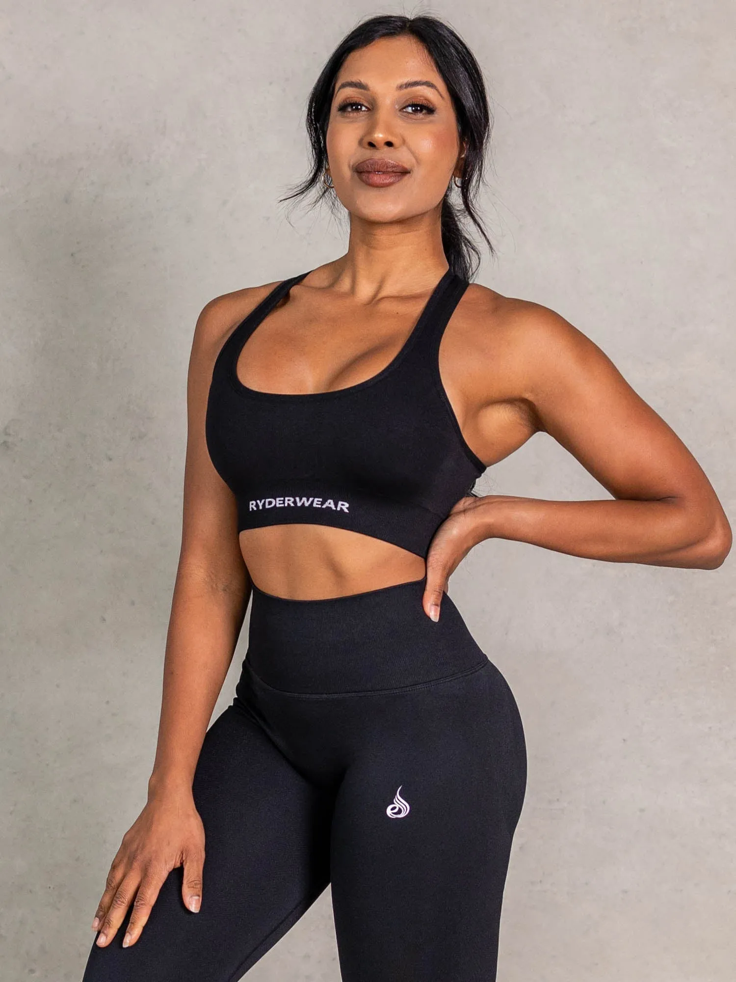 NRG Seamless Scoop Neck Sports Bra - Black