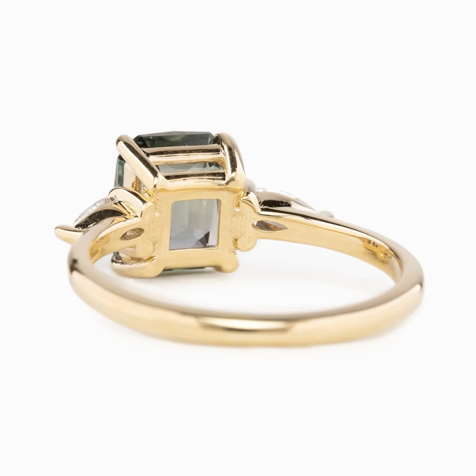 Olivia Grand Setting, Radiant Cut, Emerald Cut, Cushion Cut