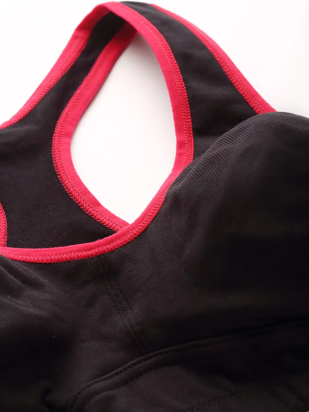 Style Quotient Women Black Solid Sports Bra