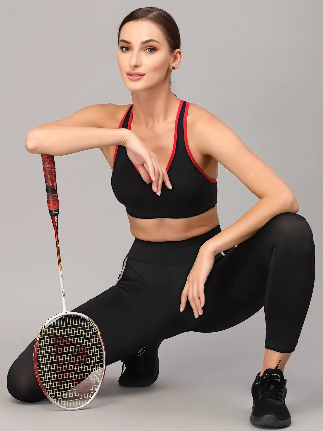 Style Quotient Women Black Solid Sports Bra